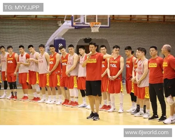 男篮红队迎战埃及队全力争胜展现实力与团队合作精神