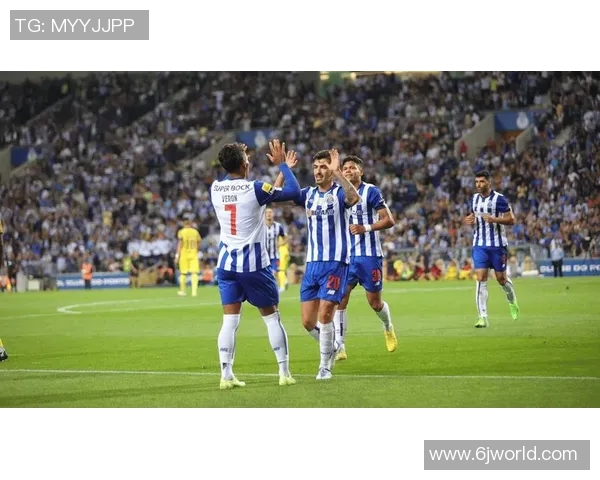 比尔森与桑德捷的激烈对决揭示足球战术与团队合作的重要性